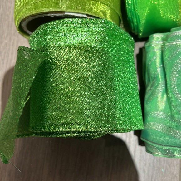 Bundle of 4 super cute ribbons. Lightly used - Picture 4 of 6